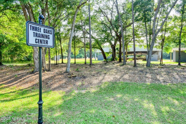 exterior space featuring a lawn