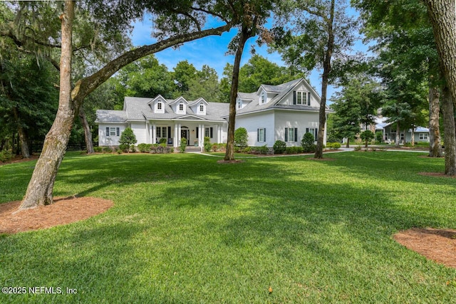 view of front of property with a front yard