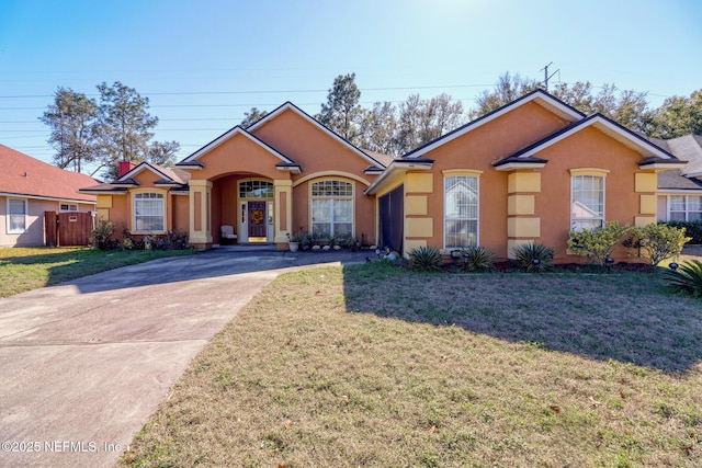 single story home with a front lawn