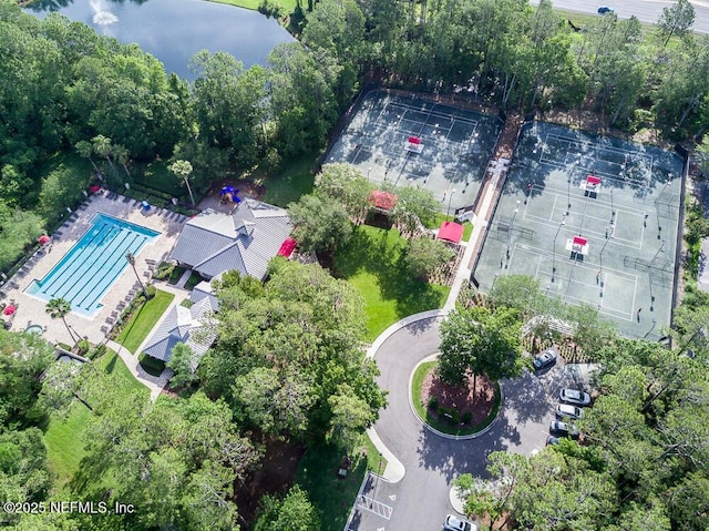 bird's eye view with a water view