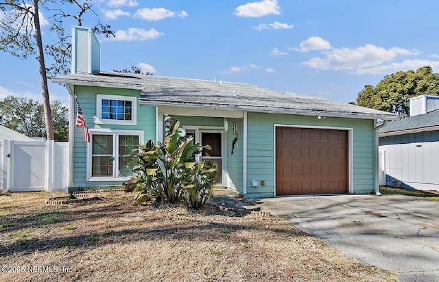 view of front facade featuring a garage