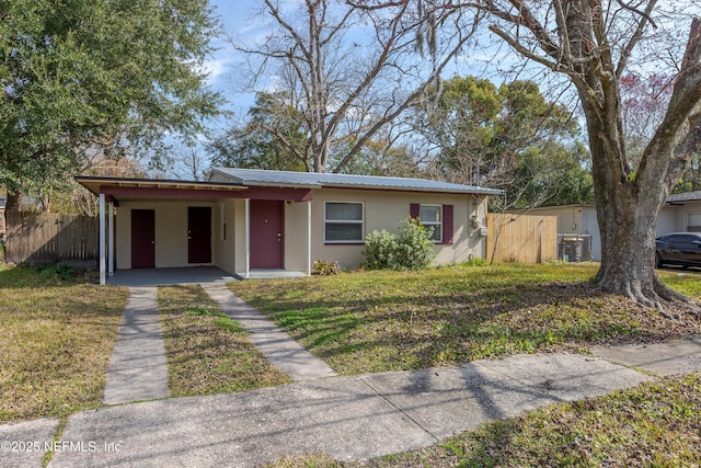 view of front of house with a front yard and a carport