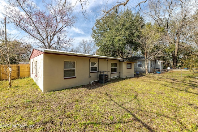 rear view of house featuring a lawn