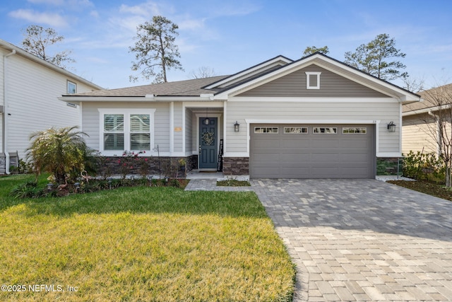 view of front facade with a garage and a front yard