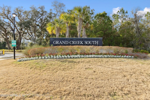 community / neighborhood sign with a lawn