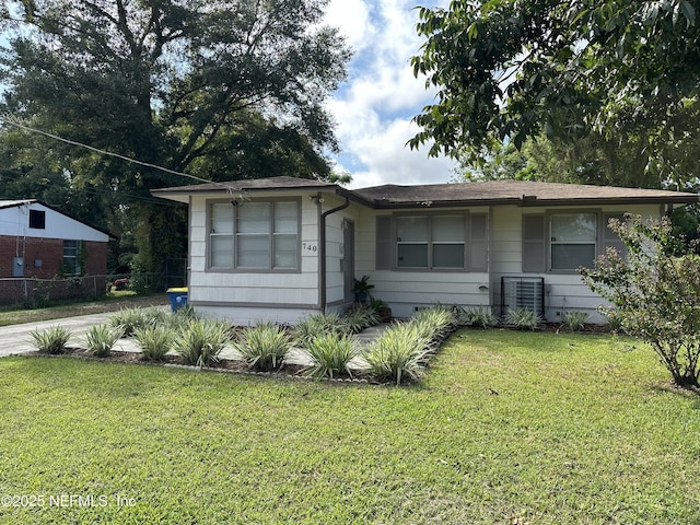 view of front of house with a front lawn