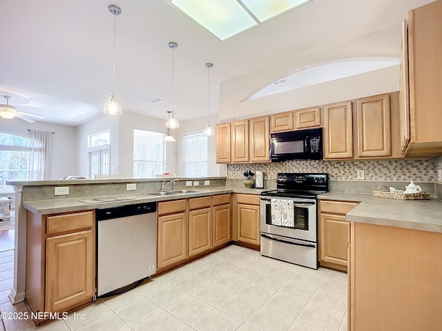 kitchen featuring sink, appliances with stainless steel finishes, plenty of natural light, tasteful backsplash, and decorative light fixtures