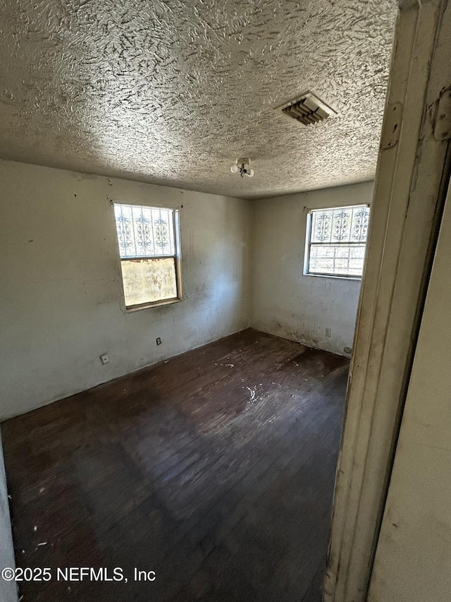 spare room featuring a textured ceiling