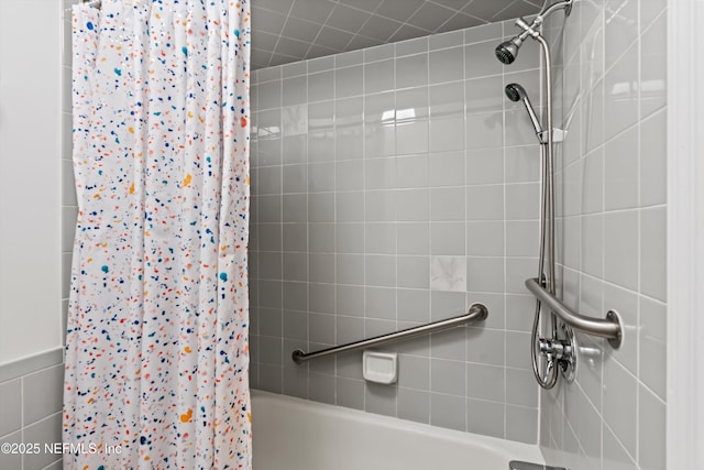 bathroom featuring shower / tub combo