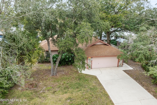 view of front of house with a front lawn