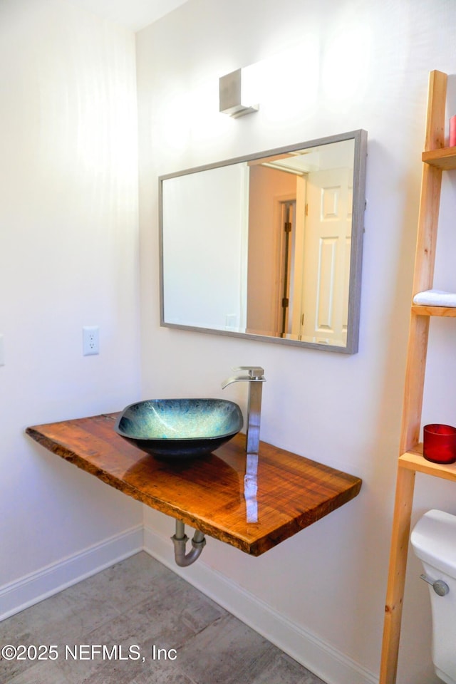 bathroom featuring sink and toilet