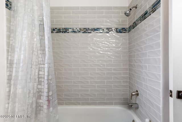 full bath with shower / bath combo with shower curtain