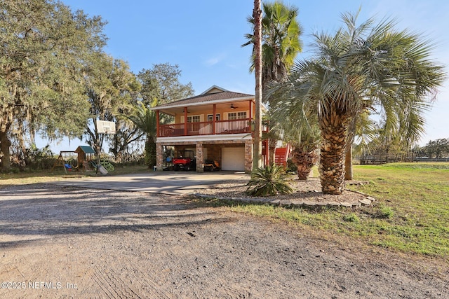 view of front facade featuring a carport