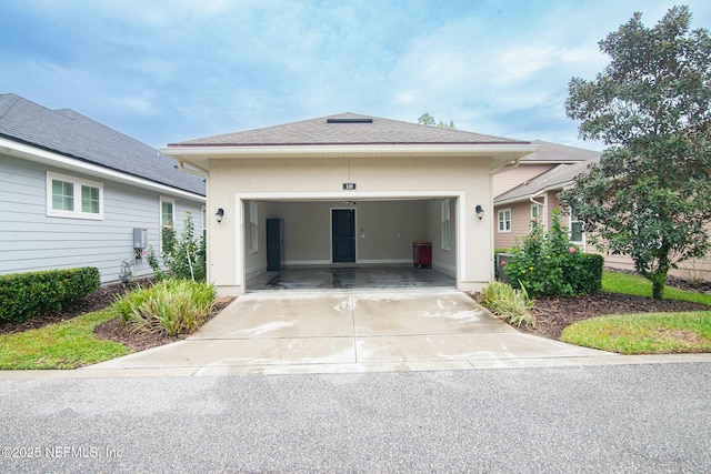 view of front facade featuring a garage