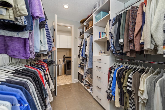 walk in closet featuring light tile patterned flooring