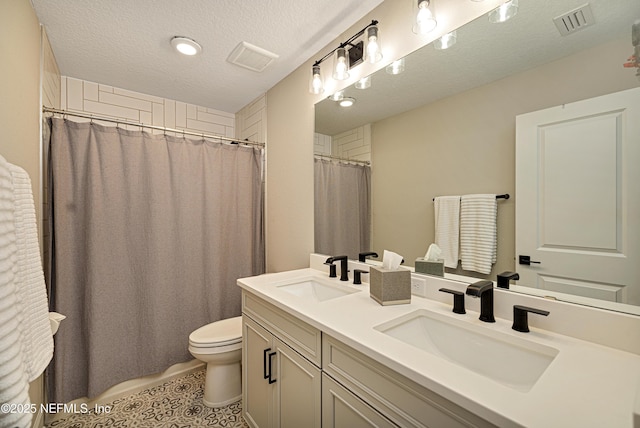 bathroom featuring a shower with curtain, vanity, a textured ceiling, and toilet