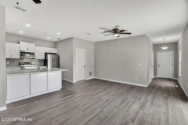 kitchen with stainless steel appliances, visible vents, and a ceiling fan