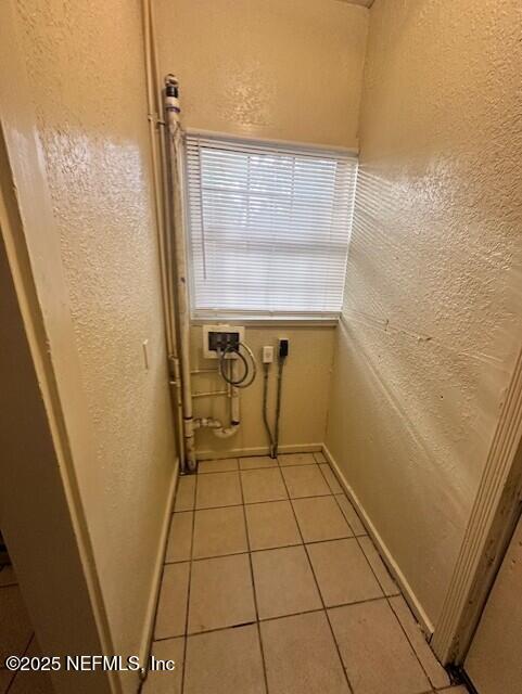 interior space featuring washer hookup, light tile patterned floors, and electric dryer hookup