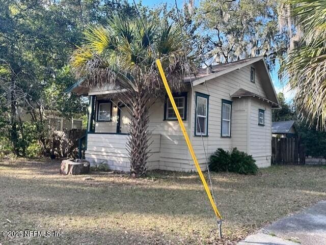 view of front of property