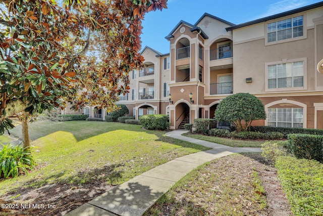 view of front of home with a front lawn