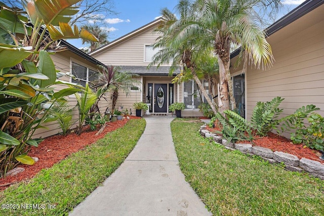 view of front facade with a front yard