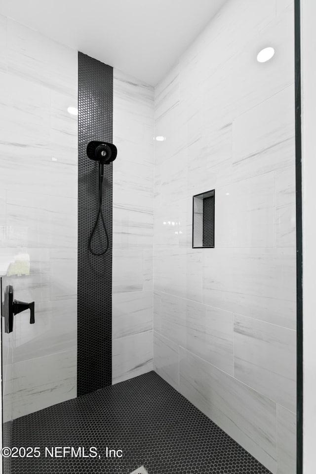 85034 Southern Creek Blvd, Fernandina Beach, FL 32034 - bathroom featuring tiled shower