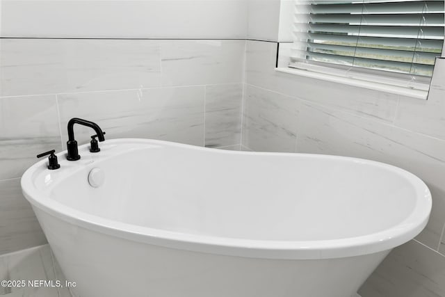 85034 Southern Creek Blvd, Fernandina Beach, FL 32034 - bathroom featuring tile walls and a tub