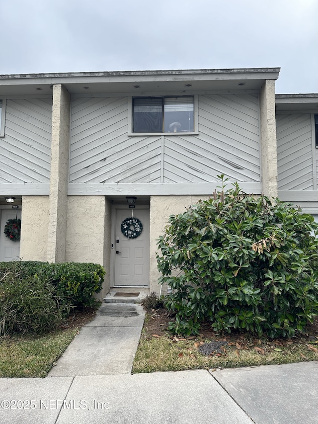 townhome / multi-family property with stucco siding