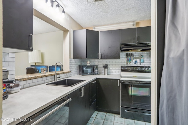 kitchen featuring extractor fan, electric range oven, tasteful backsplash, sink, and a textured ceiling