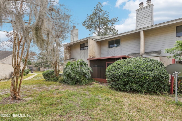 back of house featuring a yard