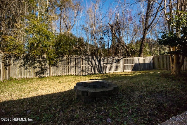 view of yard featuring an outdoor fire pit