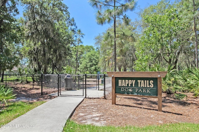 view of community / neighborhood sign