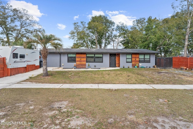 single story home with a front lawn