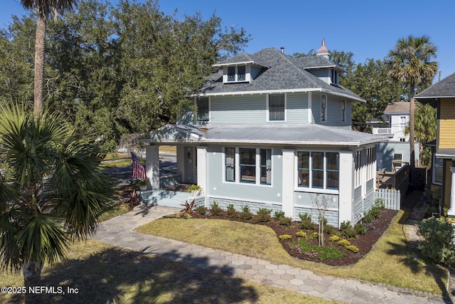 view of front facade with a front lawn