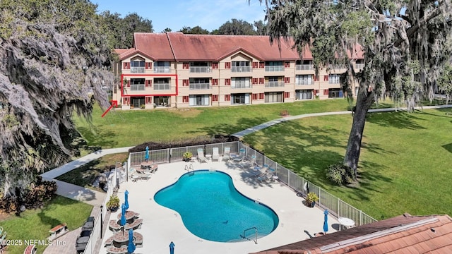 view of swimming pool with a patio area and a lawn