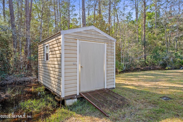 view of outdoor structure featuring a yard