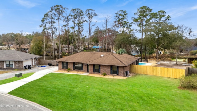 view of front of home featuring a front yard