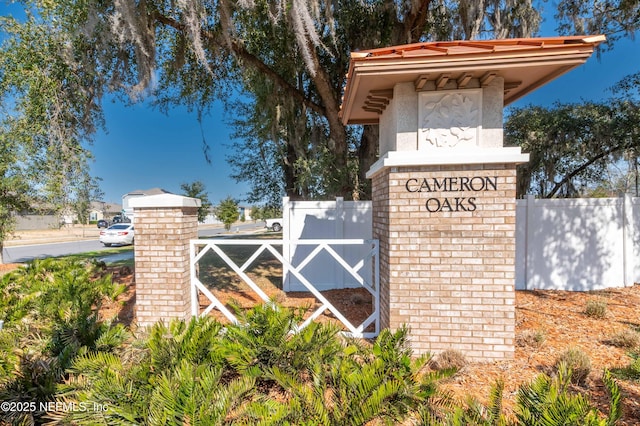 view of community / neighborhood sign