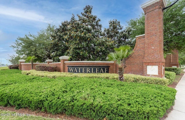 view of community / neighborhood sign