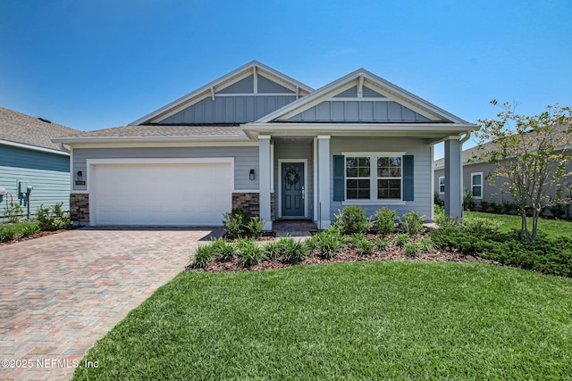 craftsman-style house with a garage and a front lawn