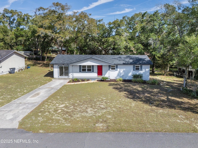 view of front of house with a front yard