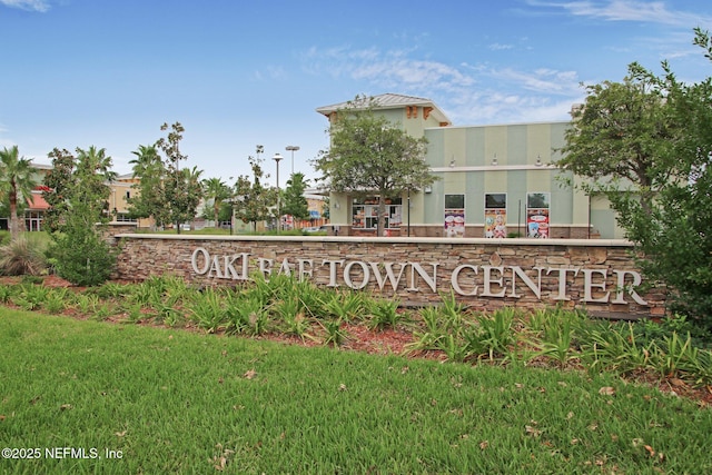 community sign with a lawn