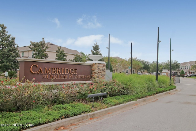 view of community / neighborhood sign