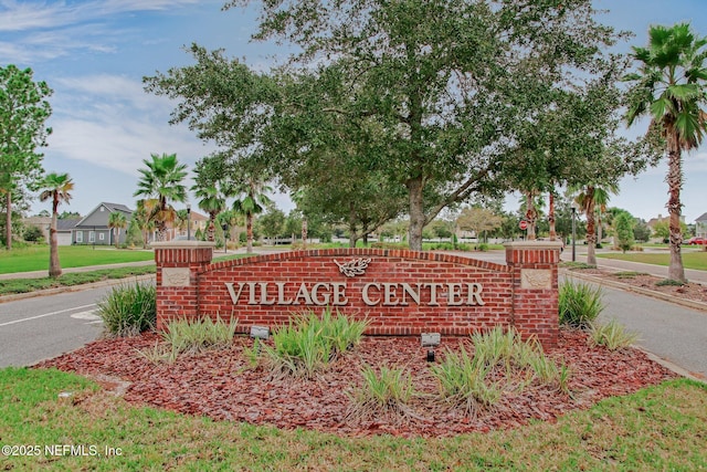 view of community / neighborhood sign