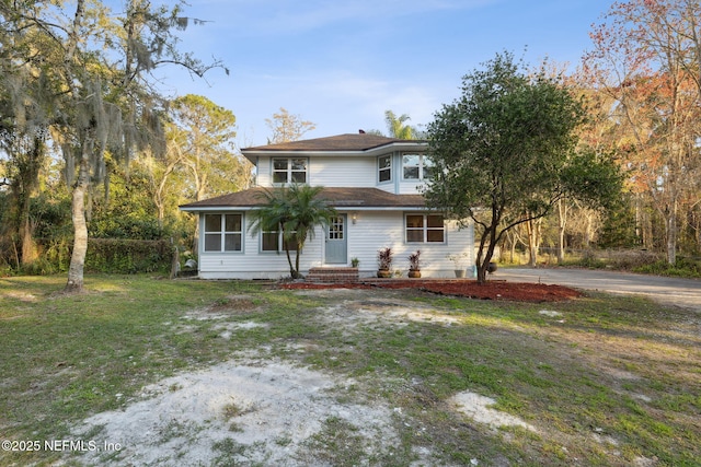 view of front of house featuring a front yard