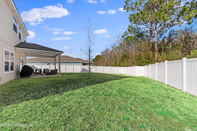 view of yard featuring a patio