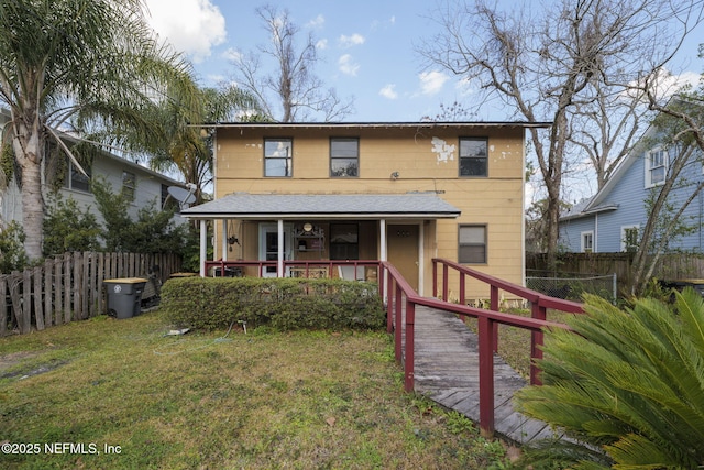 view of front facade featuring a front yard