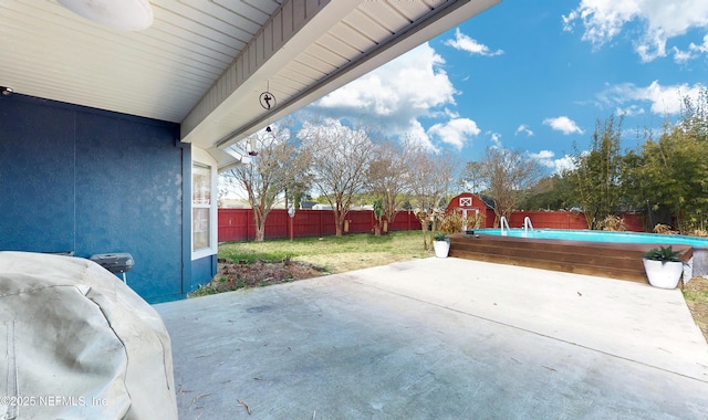 view of patio featuring a storage unit