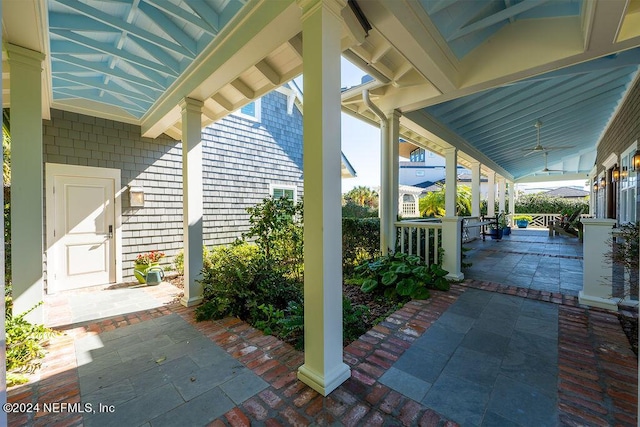 view of patio featuring covered porch and ceiling fan