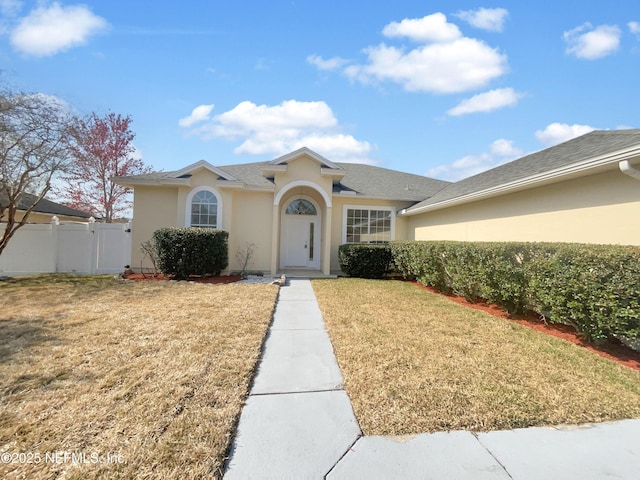 single story home featuring a front lawn